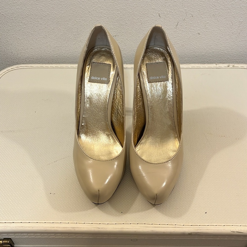 Dolce Vita Madison Cream Patent Pumps - Picture 4 of 16